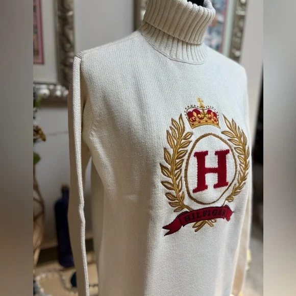 TOMMY HILFIGER CREAM TURTLENECK VINTAGE EMBROIDERED CREST PREPPY SWEATER SZ S-M - Picture 5 of 14